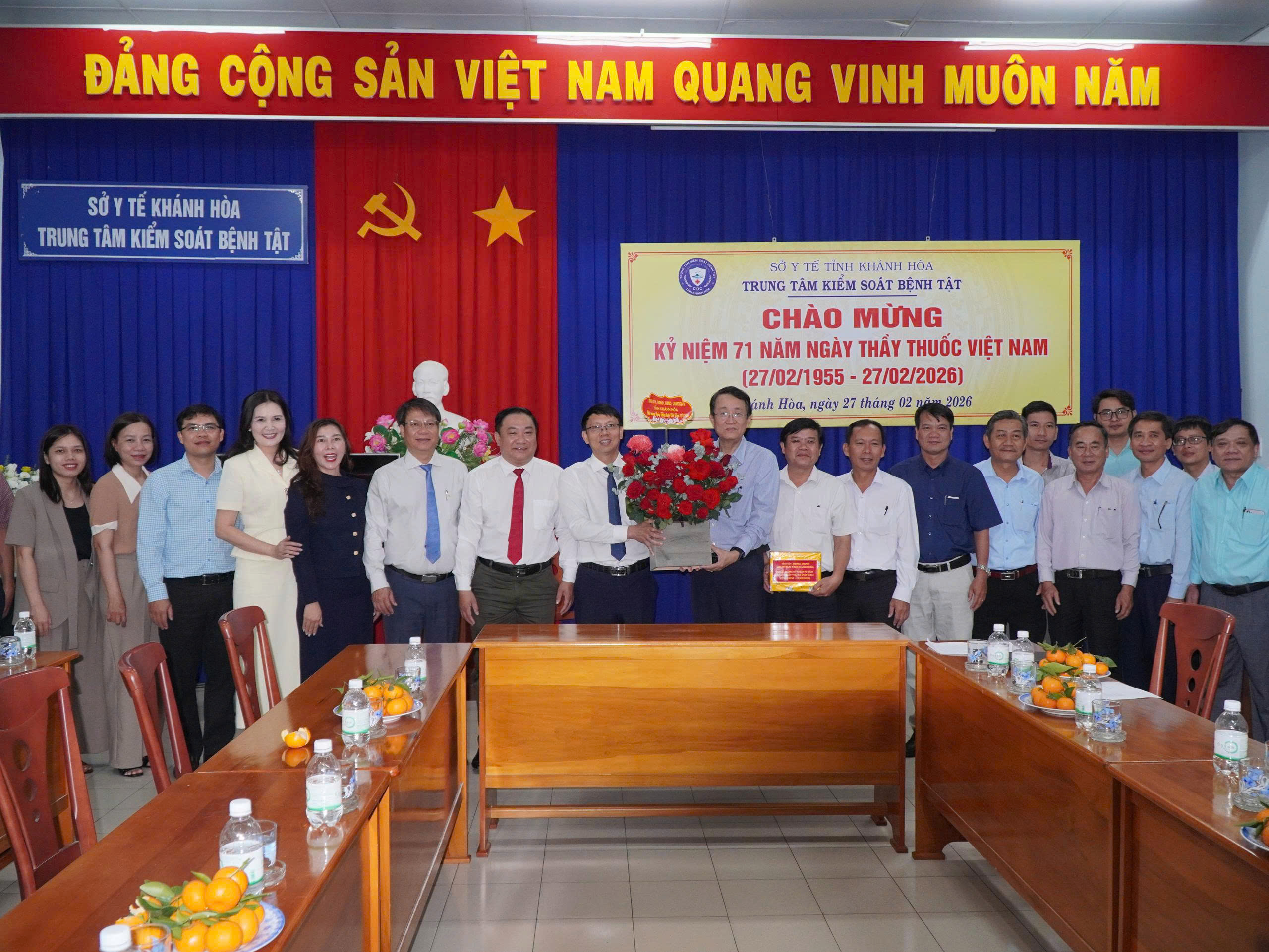 Lãnh đạo UBND tỉnh thăm và chúc mừng Trung tâm Kiểm soát bệnh tật nhân Ngày Thầy thuốc Việt Nam 27/2